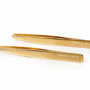 Sakred Akua Tweezer Set i guld med rak och spetsig pincett för bryn